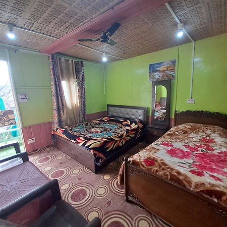 Lakeside Homestay Srinagar Zewnętrze zdjęcie