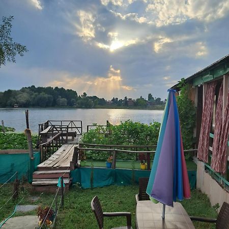 Lakeside Homestay Srinagar Zewnętrze zdjęcie