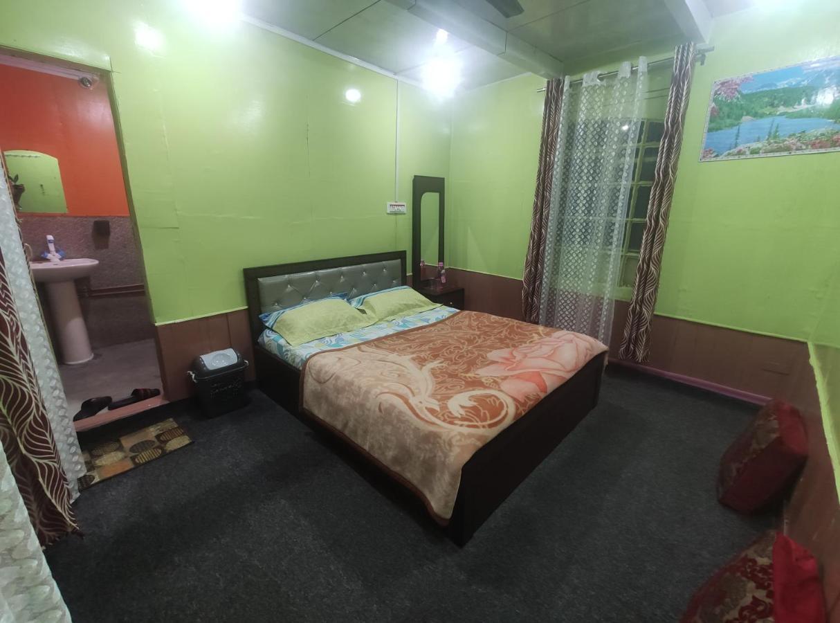 Lakeside Homestay Srinagar Zewnętrze zdjęcie