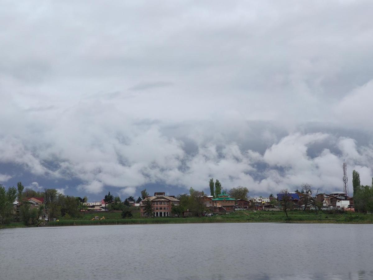 Lakeside Homestay Srinagar Zewnętrze zdjęcie