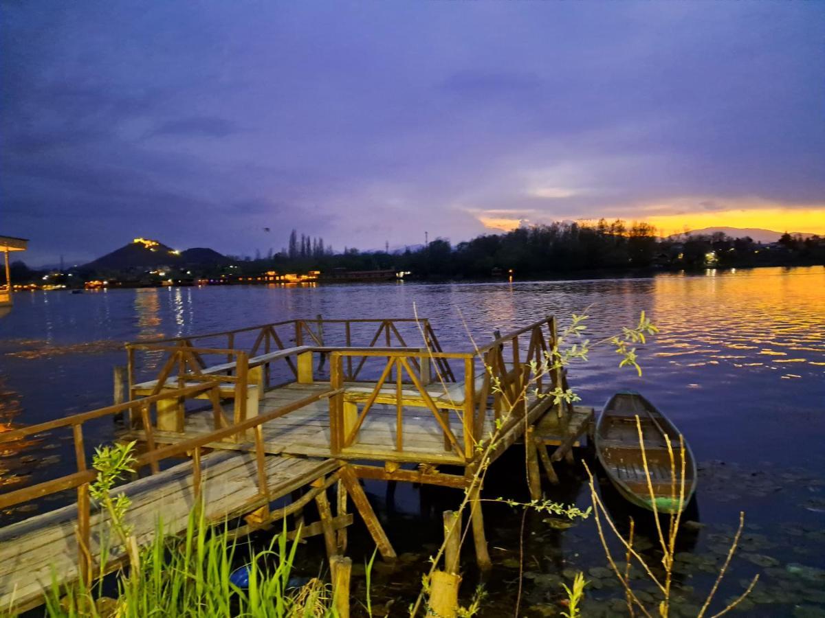 Lakeside Homestay Srinagar Zewnętrze zdjęcie