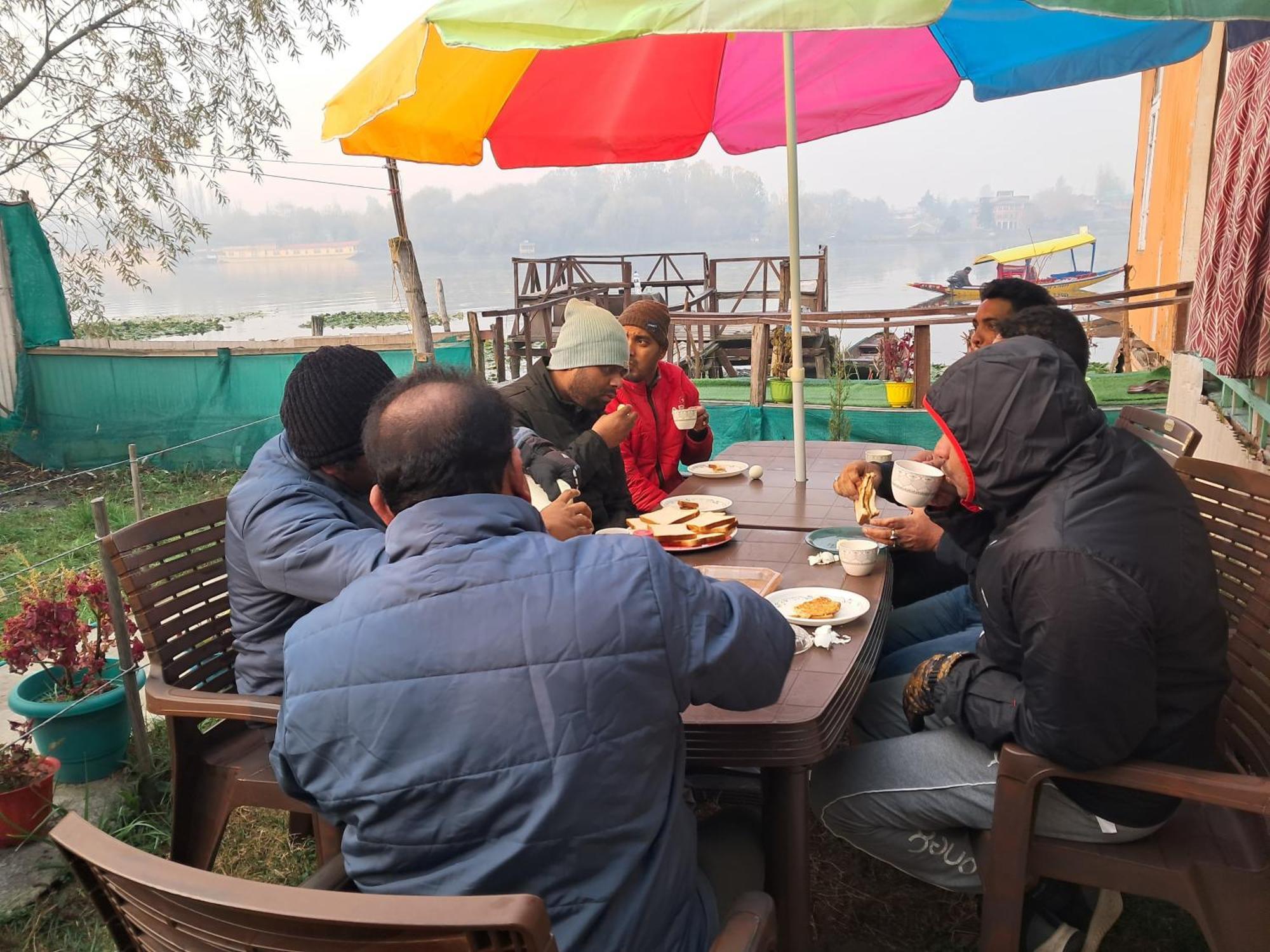 Lakeside Homestay Srinagar Zewnętrze zdjęcie