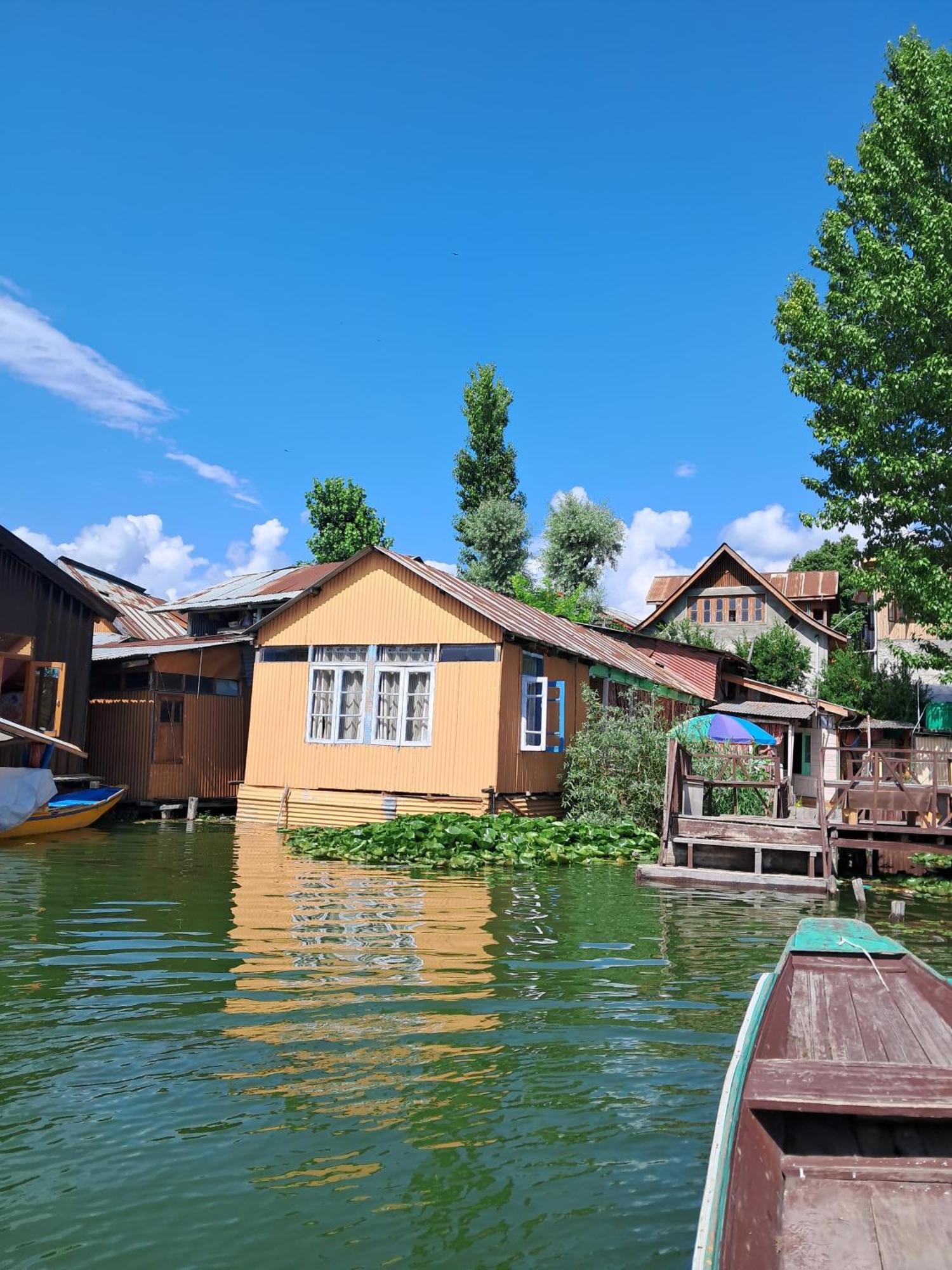 Lakeside Homestay Srinagar Zewnętrze zdjęcie