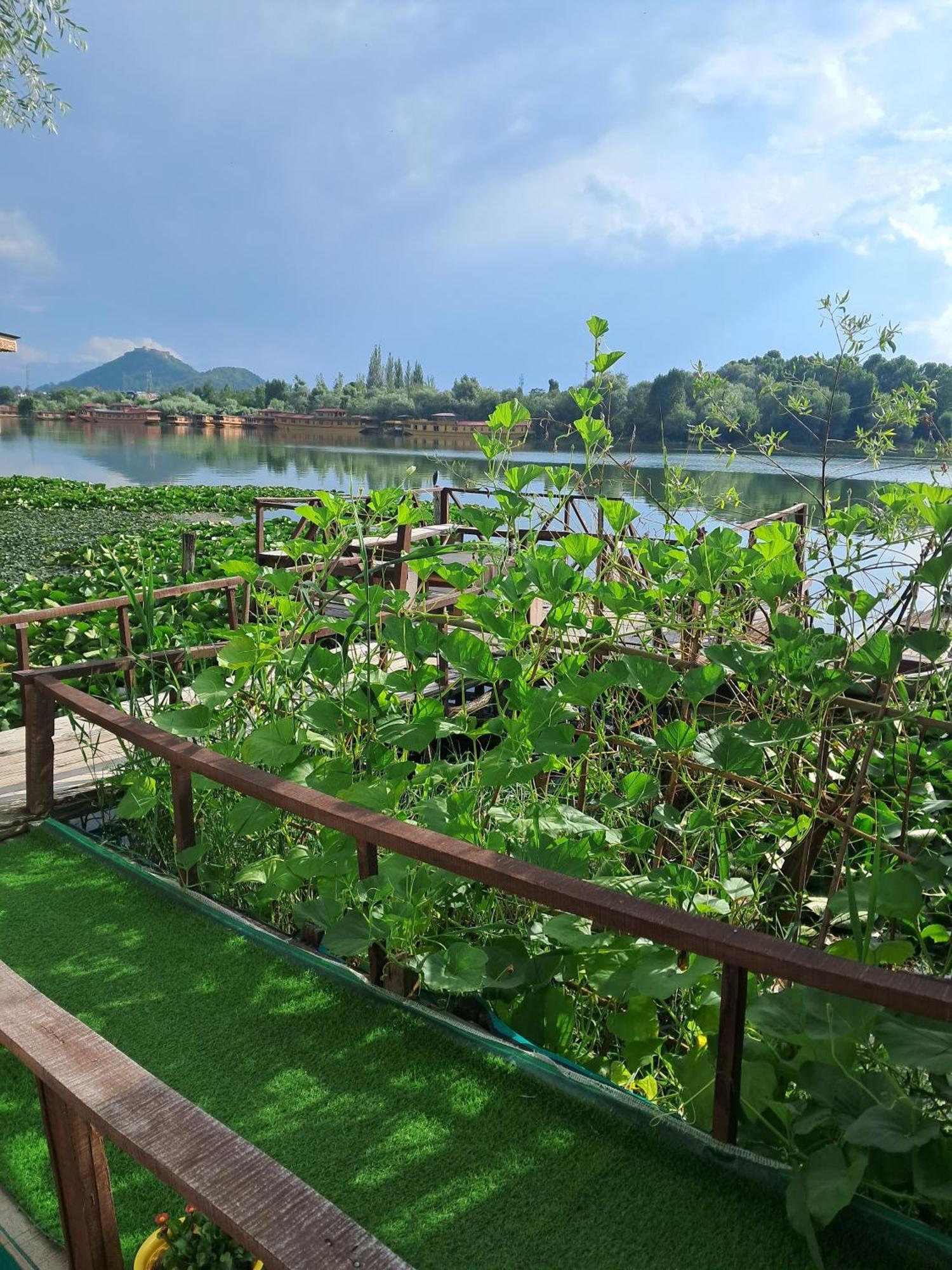 Lakeside Homestay Srinagar Zewnętrze zdjęcie